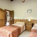 Ruralia Apto Rural Mirando Al Cuera Amarillo Piscina * Lledias