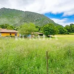 Ruralia Apto Rural Mirando Al Cuera Amarillo Piscina Lledias